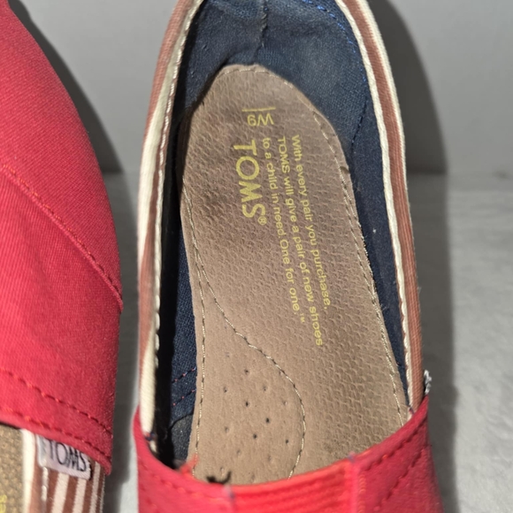 Toms Patriotic Red and Blue Moccasins - Picture 6 of 16
